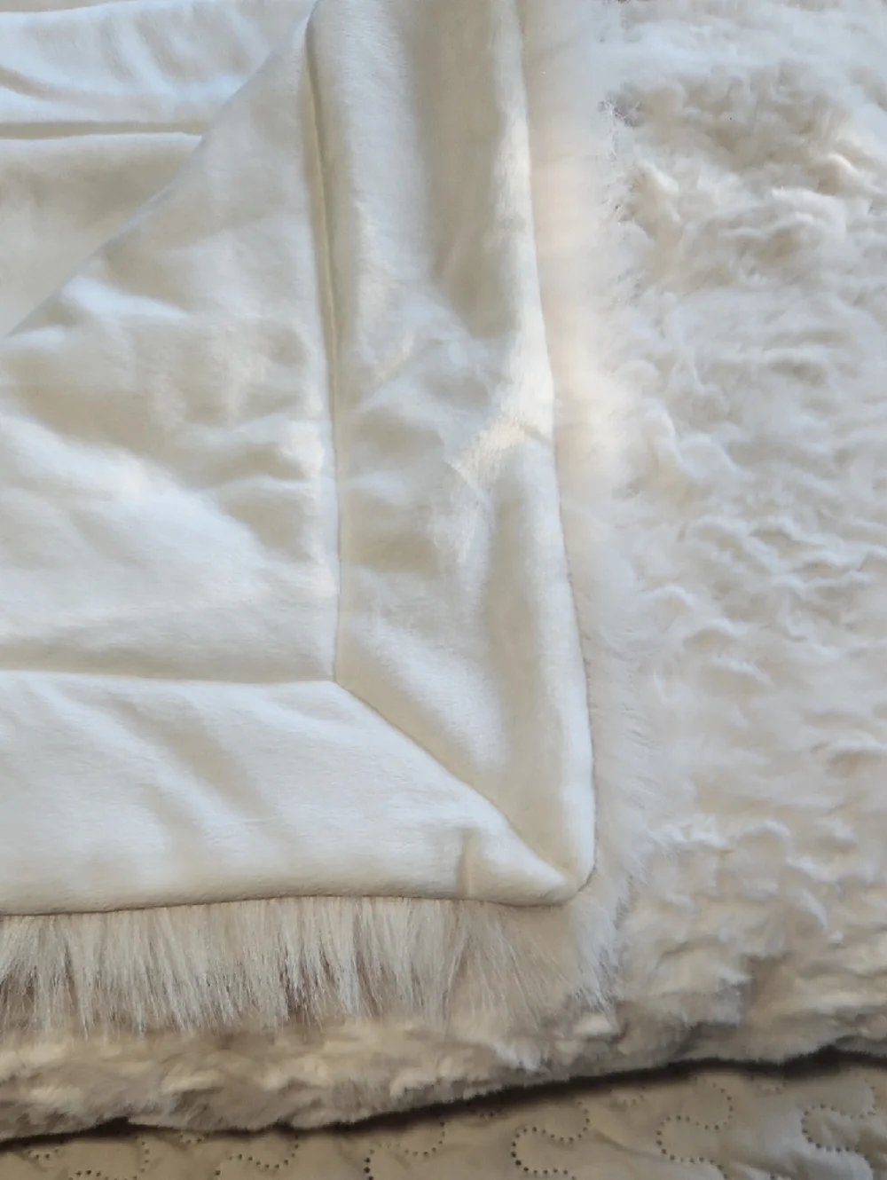 Hotel Du Cobb, Dennis basso Ivory Faux Fur Throw with Lush Pile - Picture 3 of 5